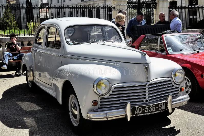 The-1953-Peugeot-203