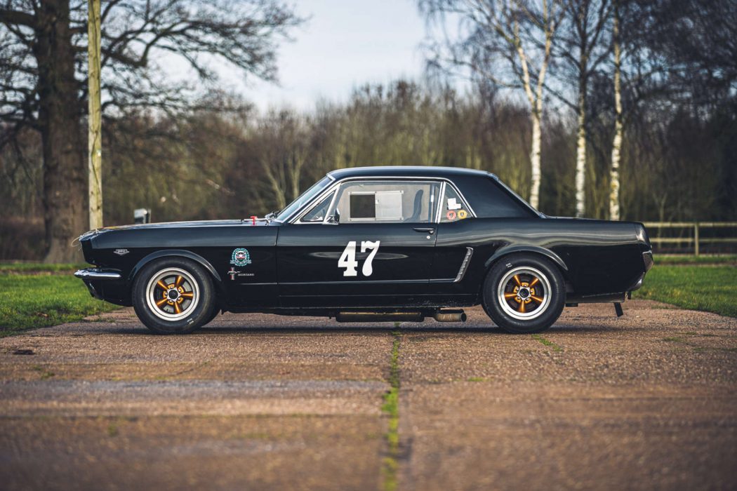 shelby 1050x700 1 Keanu Reeves Dazzles Fans Wιth A Rare Classic Mustang, Worth As Much As A Lᴜxuɾy YacҺT